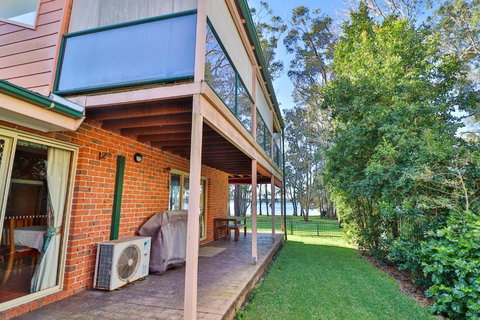 Kingfisher LakeHouse - Holiday Sunshine Coast 1
