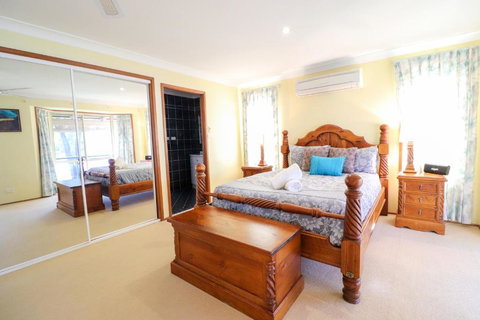 Kingfisher LakeHouse - Holiday Sunshine Coast 4