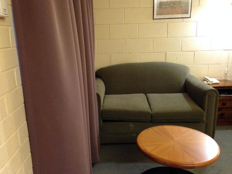 Robertson Country Motel - Holiday Sunshine Coast 3