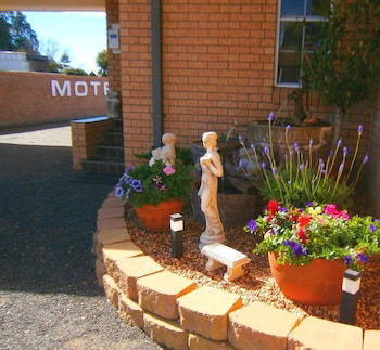 Aaron Inn Motel - Holiday Sunshine Coast 0