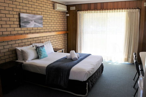 Lakeside Motel Waterfront - Holiday Sunshine Coast 6