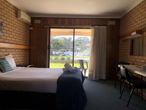 Lakeside Motel Waterfront - Holiday Sunshine Coast 3