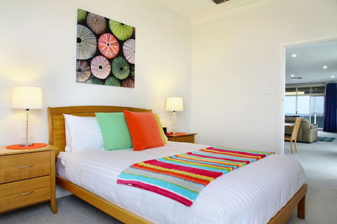 Seaview Sunset Holiday Apartments - Holiday Sunshine Coast 6