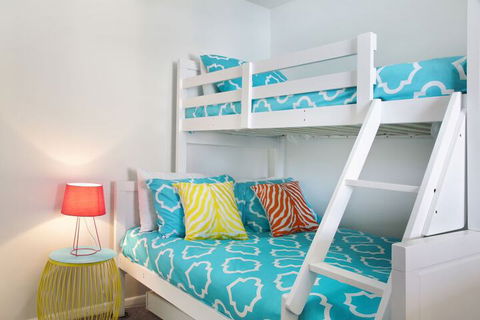 Seaview Sunset Holiday Apartments - Holiday Sunshine Coast 4