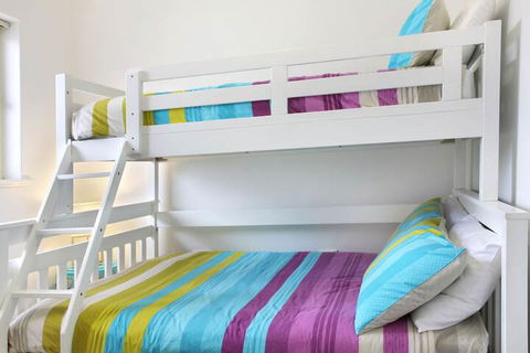 Seaview Sunset Holiday Apartments - Holiday Sunshine Coast 5