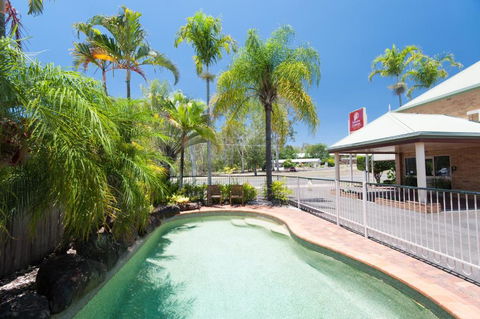 Country Comfort Gin Gin Wild Scotsman Motor Inn - Holiday Sunshine Coast 6