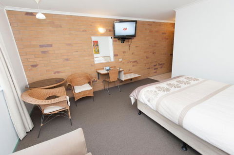 Country Comfort Gin Gin Wild Scotsman Motor Inn - Holiday Sunshine Coast 4