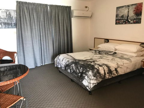 Country Comfort Gin Gin Wild Scotsman Motor Inn - Holiday Sunshine Coast 2