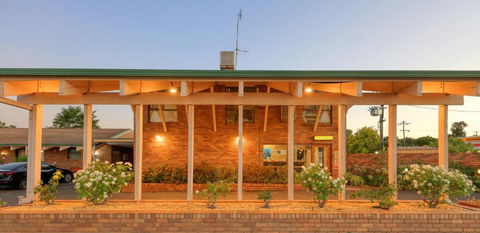 All Travellers Motor Inn - Holiday Sunshine Coast 2