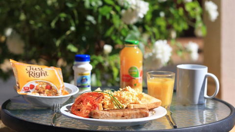 All Travellers Motor Inn - Holiday Sunshine Coast 1