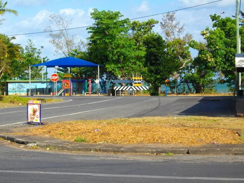 Kurrmine Beach Motel - Holiday Sunshine Coast 2