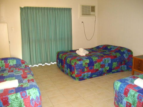 Kurrmine Beach Motel - Holiday Sunshine Coast 5