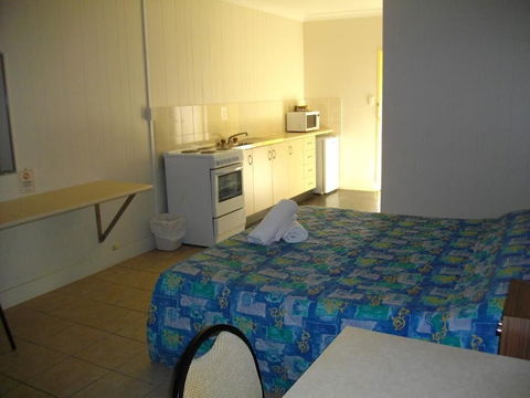 Kurrmine Beach Motel - Holiday Sunshine Coast 6