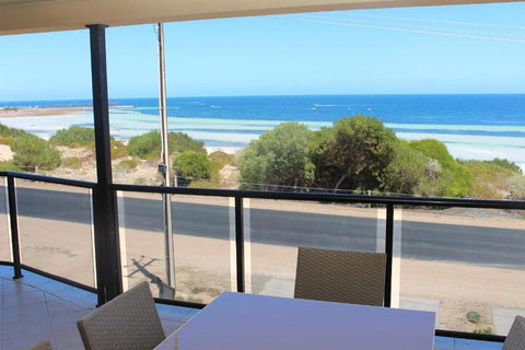 The Lighthouse Beachfront Accommodation - Holiday Sunshine Coast 4