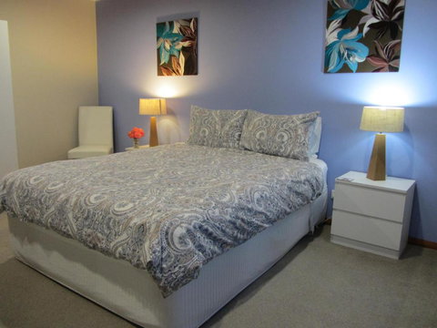 Elm Trees Accommodation At Ross - Sunshine Coast Tourism 2