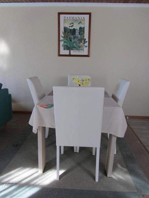 Elm Trees Accommodation At Ross - Sunshine Coast Tourism 1