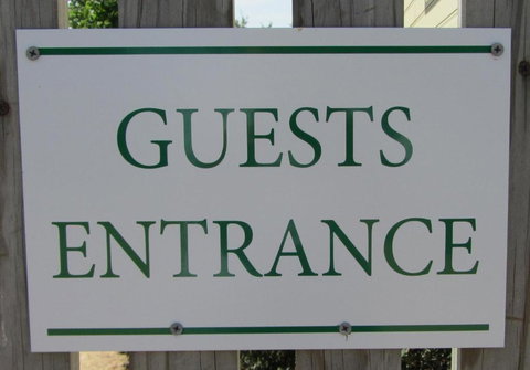 Elm Trees Accommodation At Ross - Sunshine Coast Tourism 4