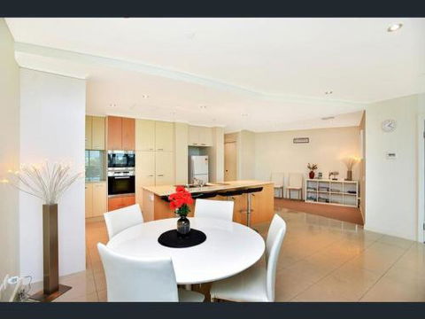 Gallery Resort Apartments - Holiday Sunshine Coast 6