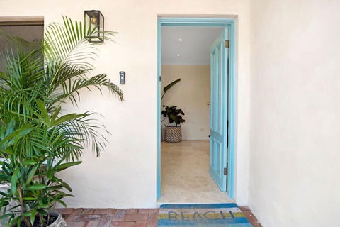 Cronulla Beach House B&B - Sunshine Coast Tourism 0