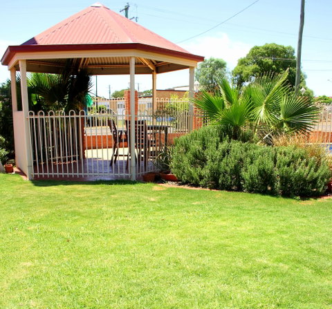 Roma Mid Town Motor Inn - Sunshine Coast Tourism 0