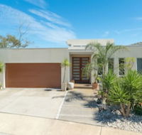 Currawong Close - Rejuvenate Stays - Sunshine Coast Tourism