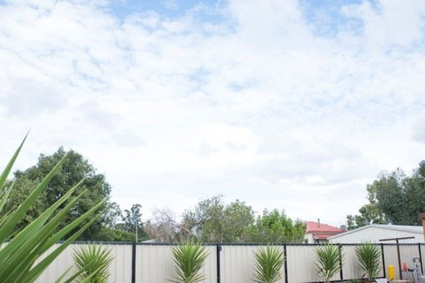 Charleville Motel - Sunshine Coast Tourism 3