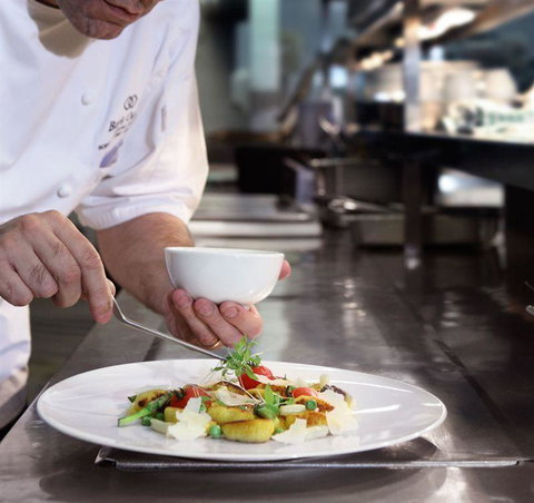 Garden Court Restaurant - Holiday Sunshine Coast 2