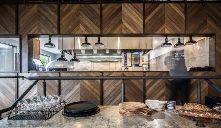 Innocent Bystander - Sunshine Coast Tourism 17