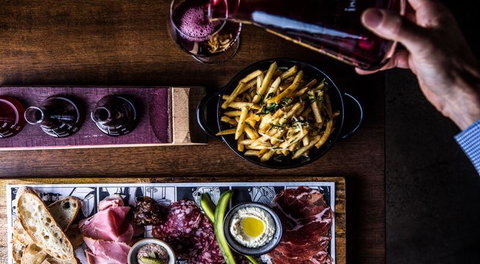 Innocent Bystander - Sunshine Coast Tourism 19