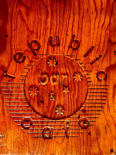 Republic Bar & Cafe - Holiday Sunshine Coast 1