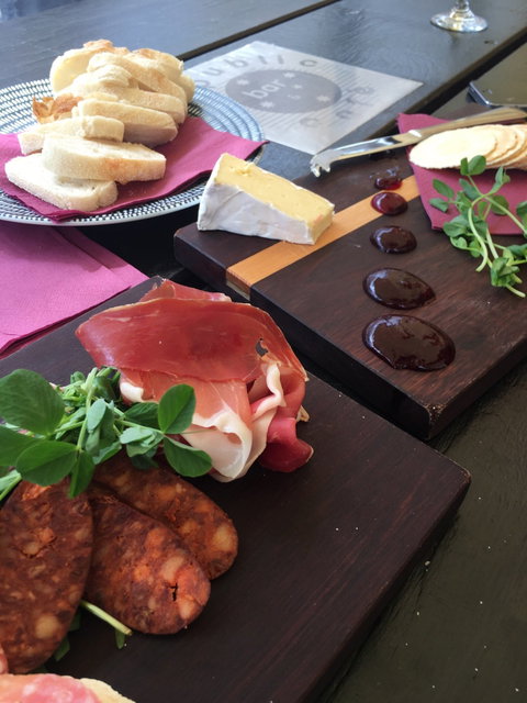 Republic Bar & Cafe - Holiday Sunshine Coast 3