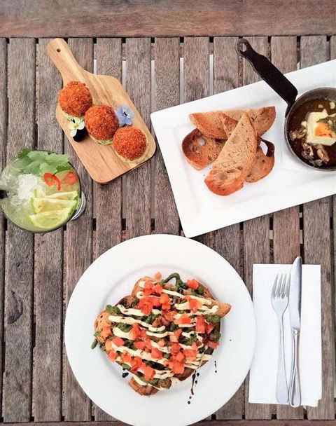 Sandbar - Sunshine Coast Tourism 11