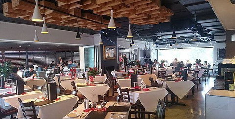 Pandora's Restaurant - Holiday Sunshine Coast 9