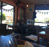 Two Birds Gallery Cafe - Holiday Sunshine Coast