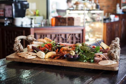 Uneke Lounge - Holiday Sunshine Coast 0