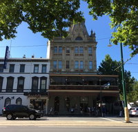 Shamrock Hotel - Holiday Sunshine Coast