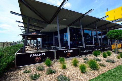 Wyndham Cache Cafe - Holiday Sunshine Coast 0