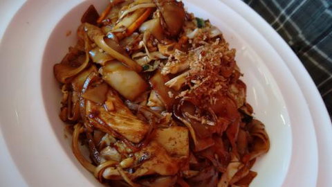 Dave's Noodles - Holiday Sunshine Coast 0