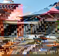 Golden Fleece Hotel - Holiday Sunshine Coast