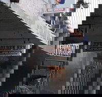 The Golden Hen - Holiday Sunshine Coast