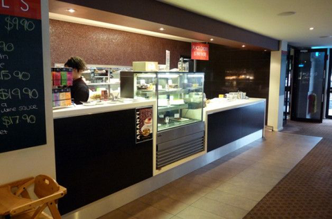Grange Hotel - Holiday Sunshine Coast 2