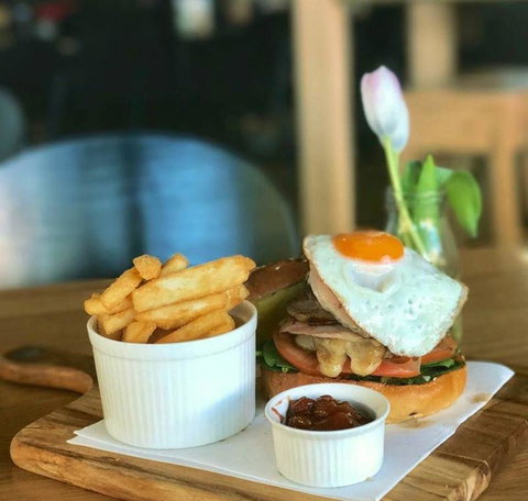 Explorers Restaurant - Sunshine Coast Tourism 5