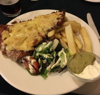 Cunninghams Hotel - Holiday Sunshine Coast