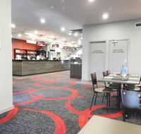 Drouin Family Hotel - Holiday Sunshine Coast