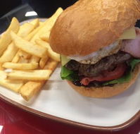 Drouin PizzaBurger Lounge - Holiday Sunshine Coast