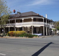 Seven Creeks Hotel - Holiday Sunshine Coast