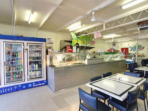 The Cherry Tree - Holiday Sunshine Coast 0