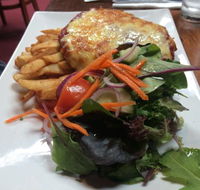 Victoria Hotel Woodend - Sunshine Coast Tourism
