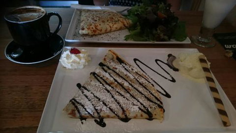 Waves - Holiday Sunshine Coast 0