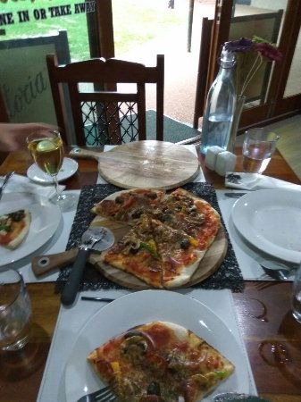 Eildon Woodfire Pizza - Holiday Sunshine Coast 0